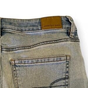American Eagle Stretch Mom Jeans, Light Wash Straight Leg denim, Size 4 Regular